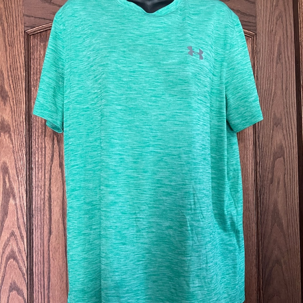 UNDER ARMOR WOMENS TEE
